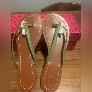 Tory Burch Tera thong sandals Size 9.5 color: Green